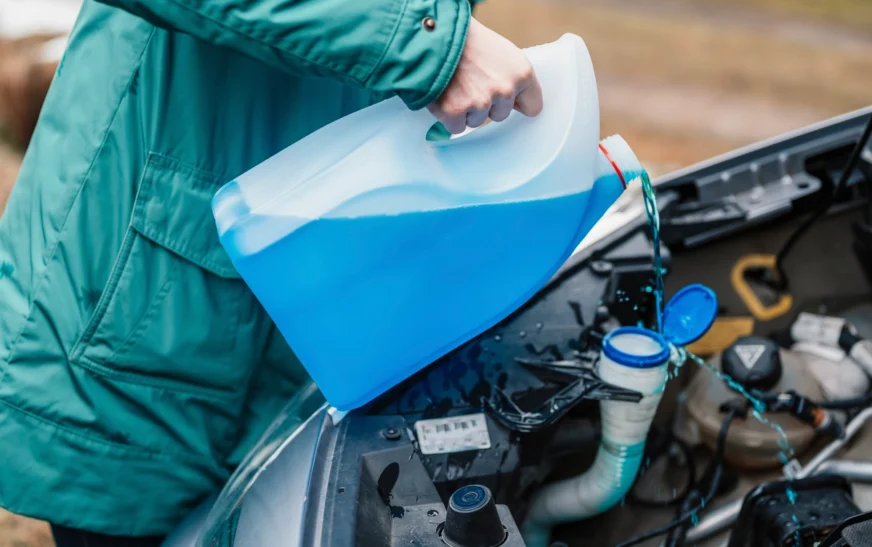 So füllen Sie das Kühlmittel Ihres Autos richtig nach und vermeiden häufige Fehler