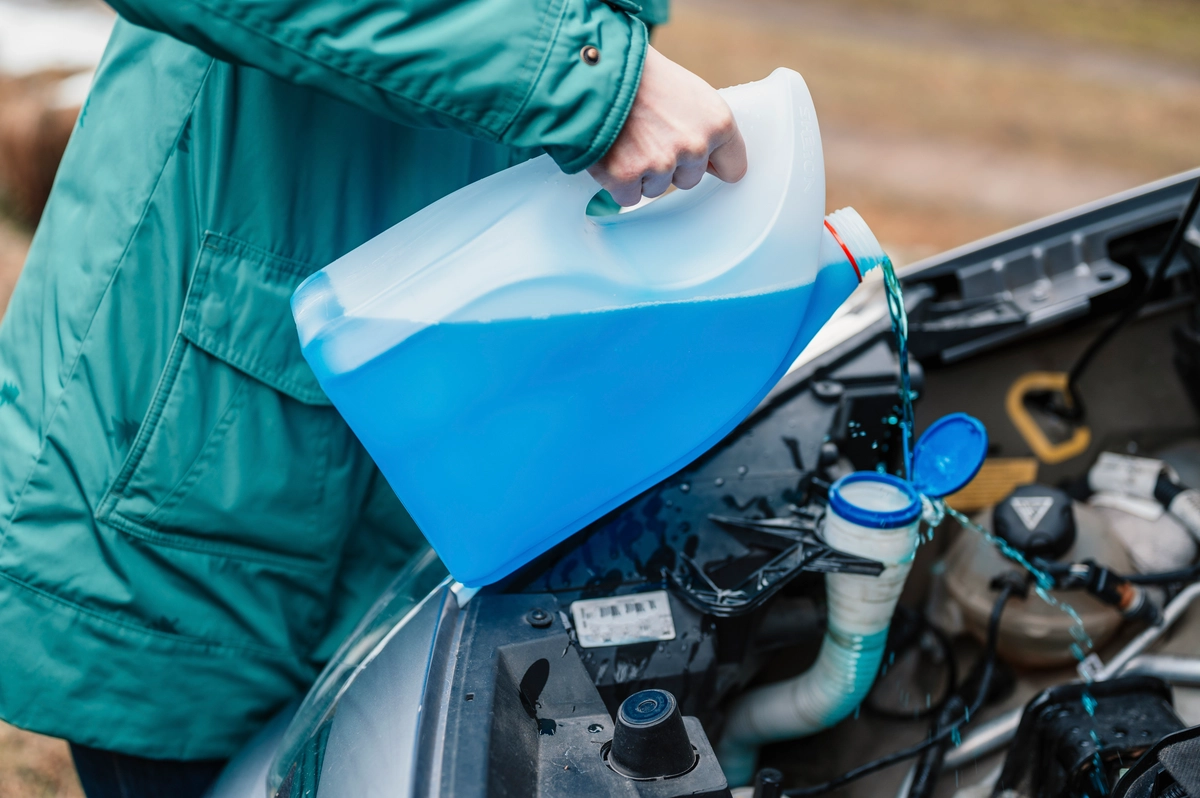 So füllen Sie das Kühlmittel Ihres Autos richtig nach und vermeiden häufige Fehler